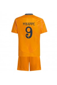 Real Madrid Kylian Mbappe #9 Babytruitje Uit tenue Kind 2024-25 Korte Mouw (+ Korte broeken)